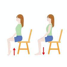 温活ストレッチで冷え対策をしましょう。簡単ストレッチ②机の下でできるかかとの上げ下げ