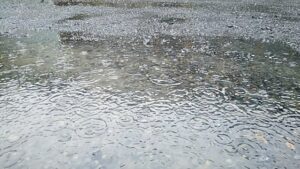 梅雨冷と温活、雨の多い季節。