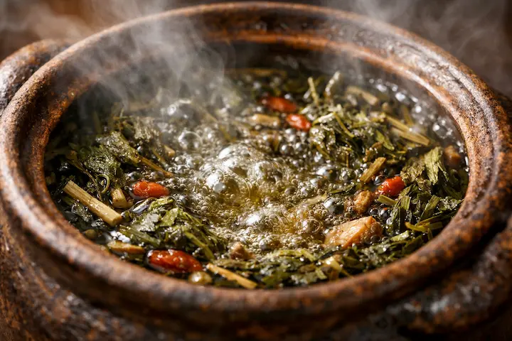 心身を芯から温める、よもぎ蒸しの優しい蒸気