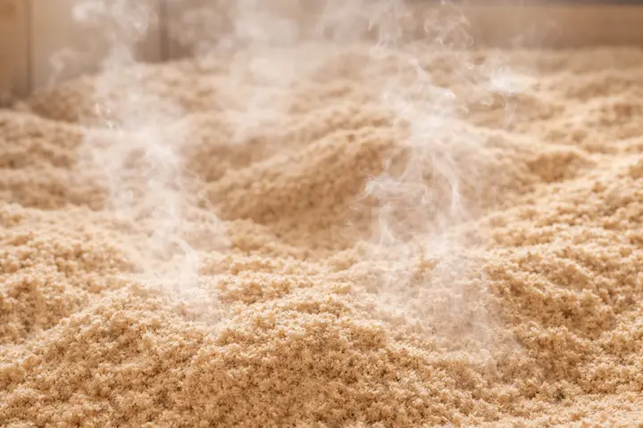 微生物の発酵熱が、じんわりと体の奥まで浸透します