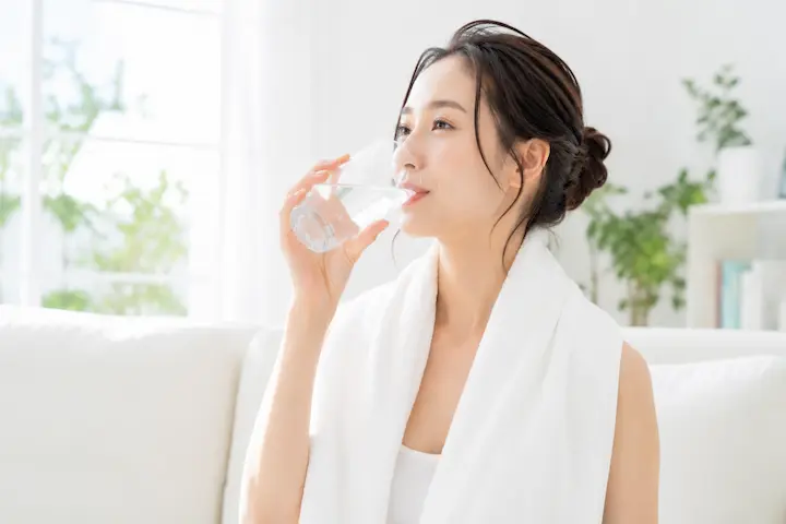 正しい水分補給とケアで、お肌に十分な水分を行き届かせます